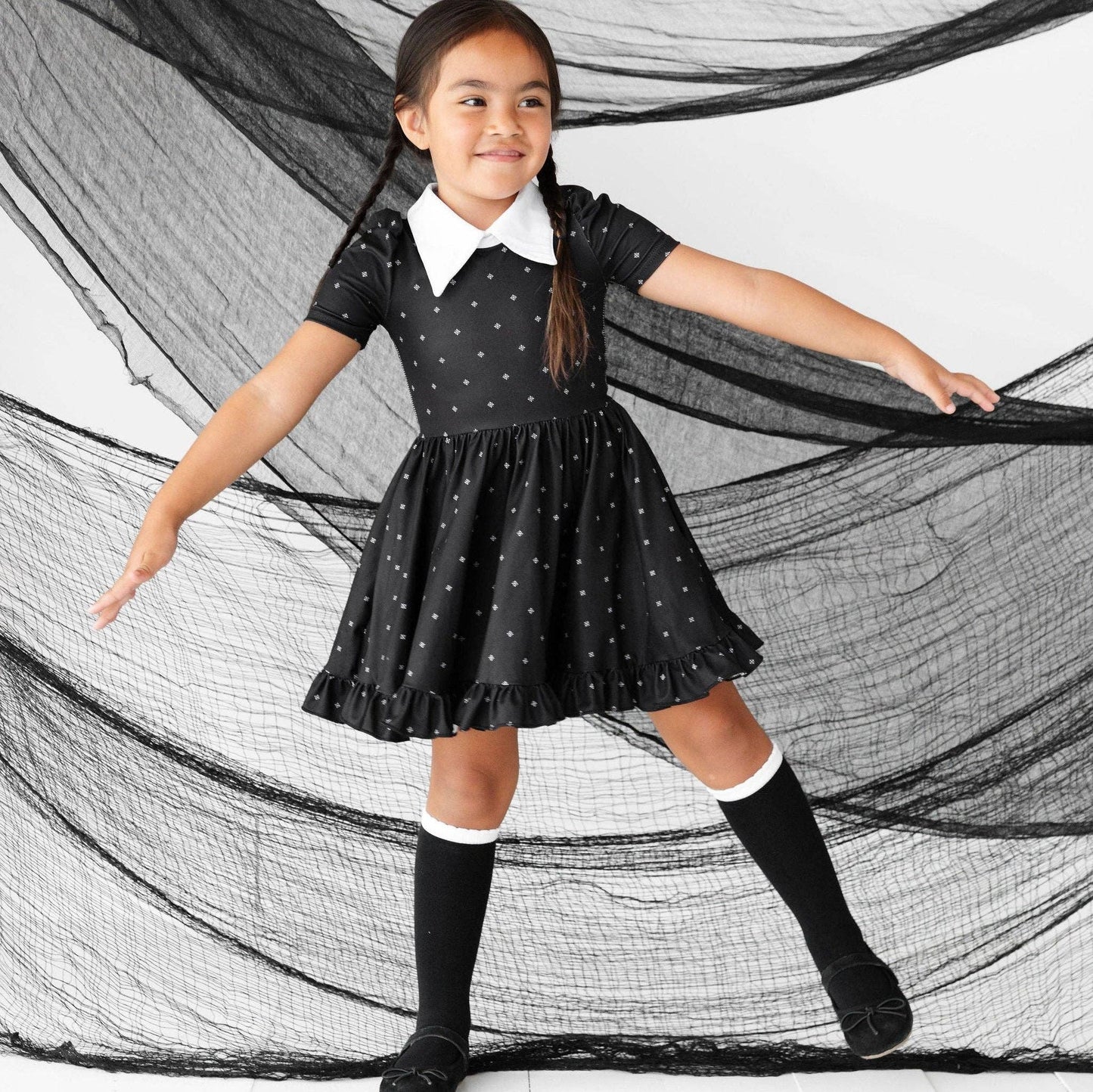 Little Stocking Co. - Scalloped Knee High Socks - Black/White