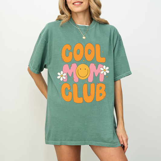 Smiley Cool Moms Club T Shirt: Light Green