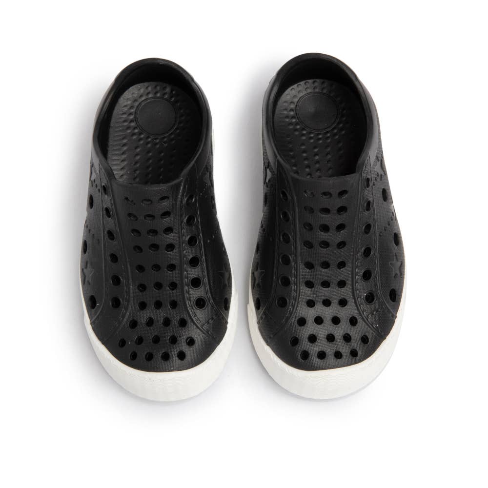 WATERPROOF SNEAKERS: Black