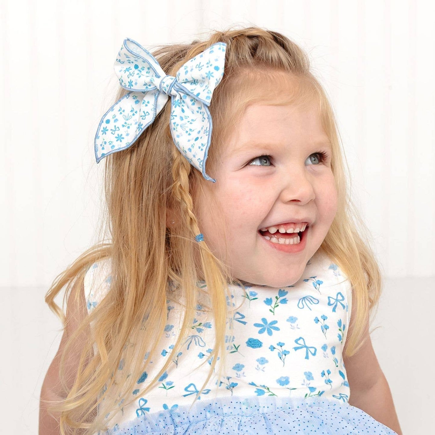 Sweet Wink - Sky Floral Bow Clip